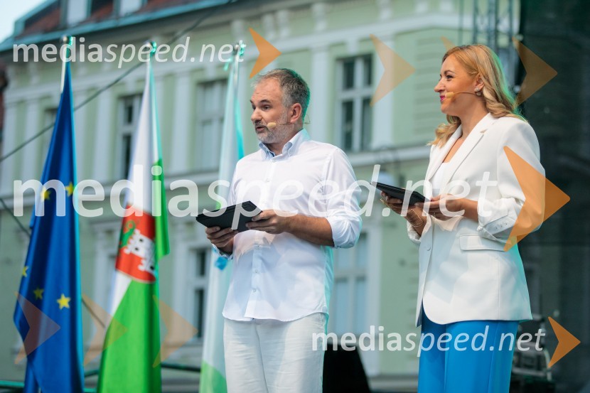  Aleš Smrekar, novinar in dnevni urednik Val202;  Anja Hlača Ferjančič, novinarka, RTVSprejem slovenskih olimpijcev na Kongresnem trgu