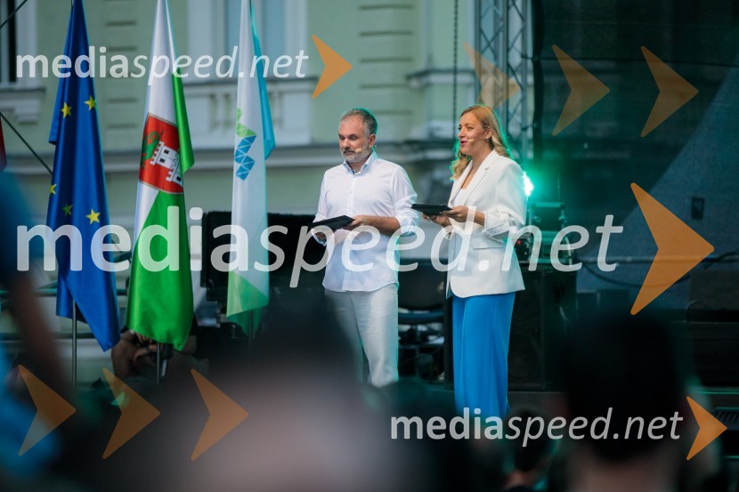  Aleš Smrekar, novinar in dnevni urednik Val202;  Anja Hlača Ferjančič, novinarka, RTVSprejem slovenskih olimpijcev na Kongresnem trgu