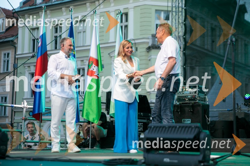  Aleš Smrekar, novinar in dnevni urednik Val202;  Anja Hlača Ferjančič, novinarka, RTV;  Zoran Janković, župan, Mestna občina LjubljanaSprejem slovenskih olimpijcev na Kongresnem trgu