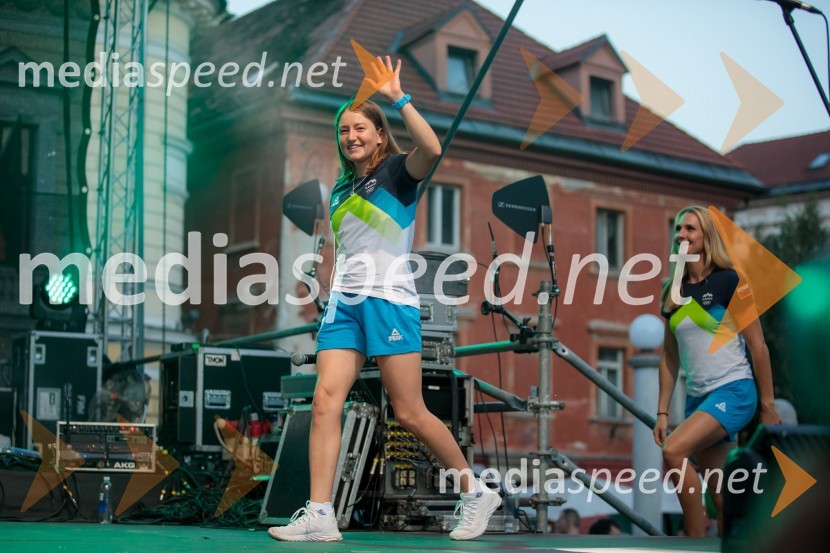  Eva Alina Hočevar, kajakašica;  Nina Kostanjšek, veslačicaSprejem slovenskih olimpijcev na Kongresnem trgu