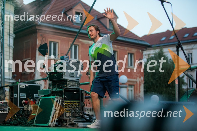  Isak Ivan Žvegelj, veslačSprejem slovenskih olimpijcev na Kongresnem trgu