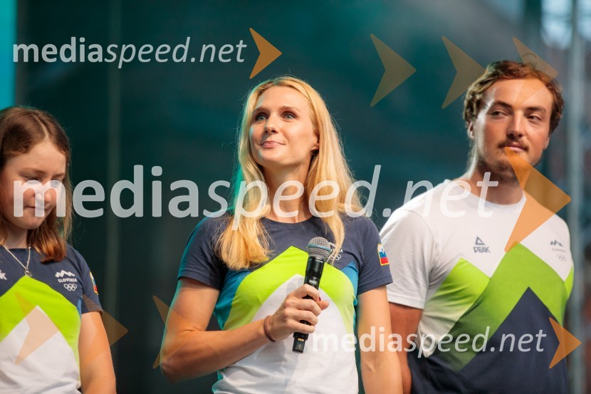  Eva Alina Hočevar, kajakašica;  Nina Kostanjšek, veslačica;  Isak Ivan Žvegelj, veslačSprejem slovenskih olimpijcev na Kongresnem trgu