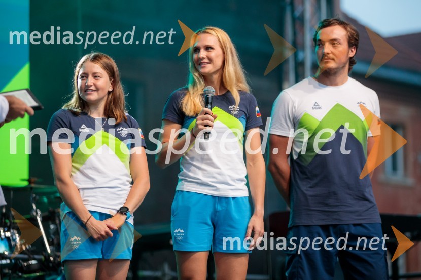  Eva Alina Hočevar, kajakašica;  Nina Kostanjšek, veslačica;  Isak Ivan Žvegelj, veslačSprejem slovenskih olimpijcev na Kongresnem trgu
