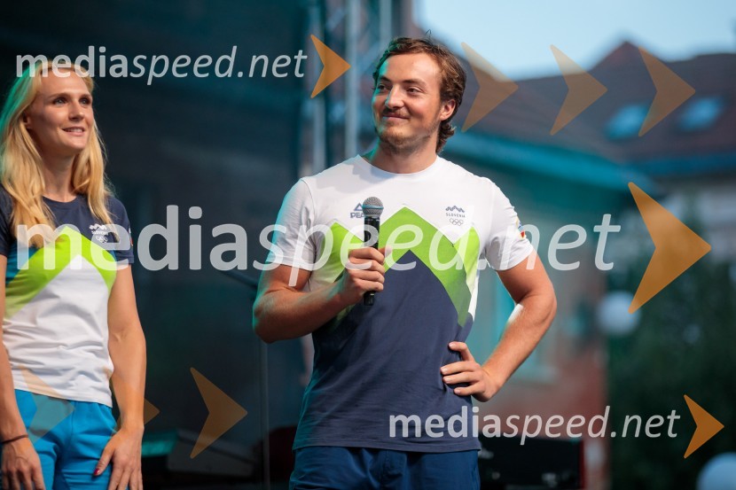  Nina Kostanjšek, veslačica;  Isak Ivan Žvegelj, veslačSprejem slovenskih olimpijcev na Kongresnem trgu
