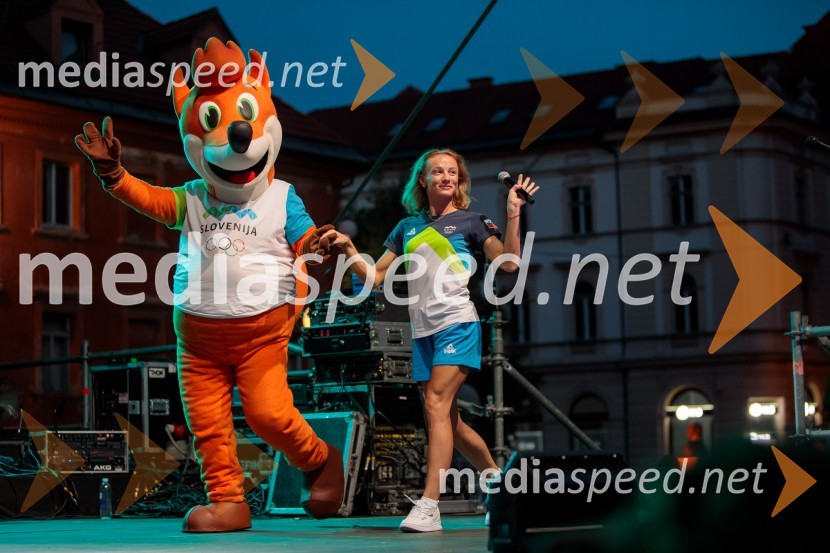  Jekaterina Vedenejeva, Slovenska reprezentantka v ritmični gimnastiki Sprejem slovenskih olimpijcev na Kongresnem trgu