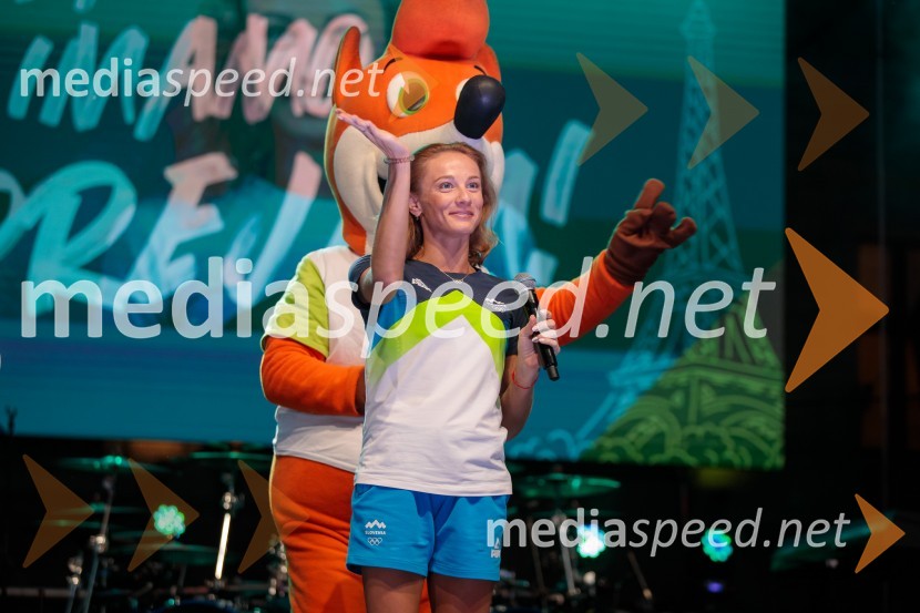  Jekaterina Vedenejeva, Slovenska reprezentantka v ritmični gimnastiki Sprejem slovenskih olimpijcev na Kongresnem trgu