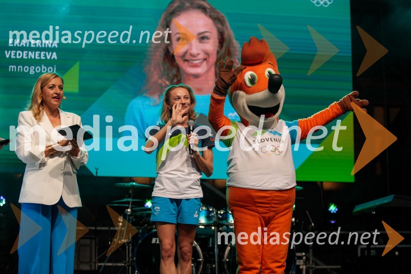  Anja Hlača Ferjančič, novinarka, RTV;  Jekaterina Vedenejeva, Slovenska reprezentantka v ritmični gimnastiki Sprejem slovenskih olimpijcev na Kongresnem trgu