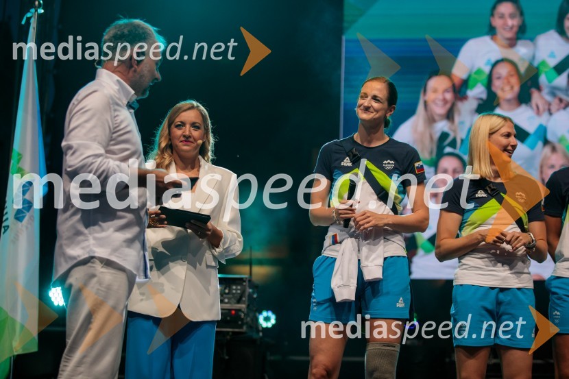  Aleš Smrekar, novinar in dnevni urednik Val202;  Anja Hlača Ferjančič, novinarka, RTV;  Ana Gros, rokometašica;  Tamara Mavsar, rokometašicaSprejem slovenskih olimpijcev na Kongresnem trgu