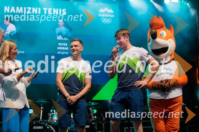  Anja Hlača Ferjančič, novinarka, RTV;  Peter Hribar;  Aljaž Godec, namizni tenisSprejem slovenskih olimpijcev na Kongresnem trgu