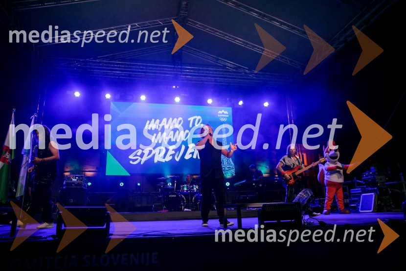  Matjaž Jelen, pevec, skupina Šank RockSprejem slovenskih olimpijcev na Kongresnem trgu