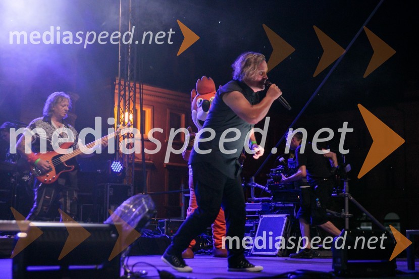  Matjaž Jelen, pevec, skupina Šank RockSprejem slovenskih olimpijcev na Kongresnem trgu