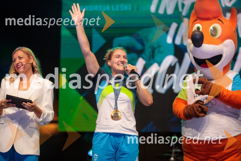  Anja Hlača Ferjančič, novinarka, RTV;  Andreja Leški, judoistkaSprejem slovenskih olimpijcev na Kongresnem trgu