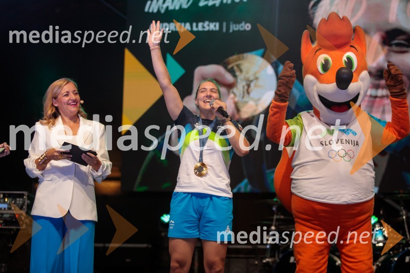  Anja Hlača Ferjančič, novinarka, RTV;  Andreja Leški, judoistkaSprejem slovenskih olimpijcev na Kongresnem trgu