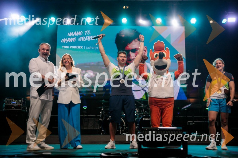  Aleš Smrekar, novinar in dnevni urednik Val202;  Anja Hlača Ferjančič, novinarka, RTV;  Toni Vodišek, kajtar;  Andreja Leški, judoistkaSprejem slovenskih olimpijcev na Kongresnem trgu