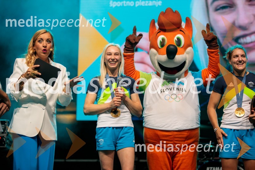  Anja Hlača Ferjančič, novinarka, RTV;  Janja Garnbret, športna plezalka;  Andreja Leški, judoistkaSprejem slovenskih olimpijcev na Kongresnem trgu