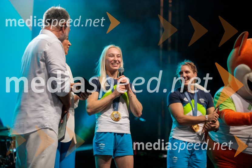  Janja Garnbret, športna plezalka;  Andreja Leški, judoistkaSprejem slovenskih olimpijcev na Kongresnem trgu