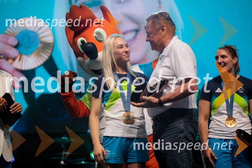  Janja Garnbret, športna plezalka;  Zoran Janković, župan, Mestna občina Ljubljana;  Andreja Leški, judoistkaSprejem slovenskih olimpijcev na Kongresnem trgu