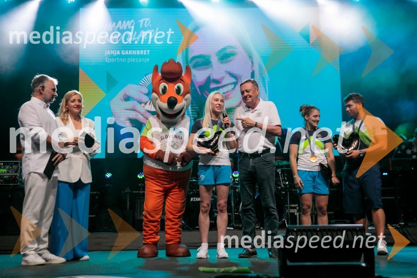  Janja Garnbret, športna plezalka;  Zoran Janković, župan, Mestna občina LjubljanaSprejem slovenskih olimpijcev na Kongresnem trgu