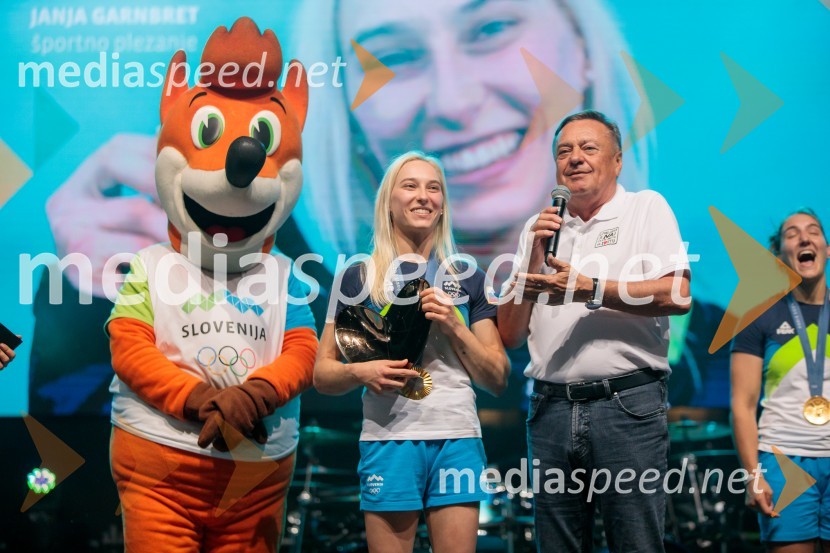  Janja Garnbret, športna plezalka;  Zoran Janković, župan, Mestna občina LjubljanaSprejem slovenskih olimpijcev na Kongresnem trgu
