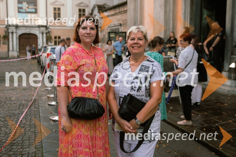  Teja Pelko, novinarka;  Irena  Butoln, germanistkaMarko Hatlak in Nuška Drašček na 72. Ljubljana Festivalu