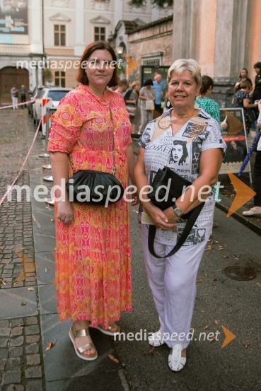  Teja Pelko, novinarka;  Irena  Butoln, germanistkaMarko Hatlak in Nuška Drašček na 72. Ljubljana Festivalu