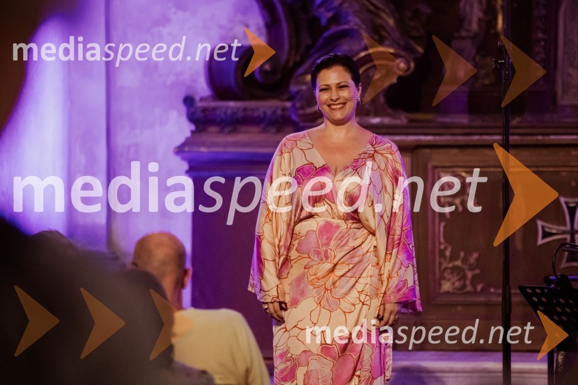  Nuška Drašček, pevkaMarko Hatlak in Nuška Drašček na 72. Ljubljana Festivalu