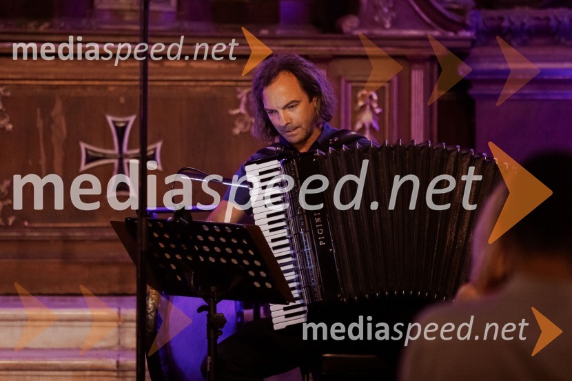  Marko Hatlak, harmonikarMarko Hatlak in Nuška Drašček na 72. Ljubljana Festivalu