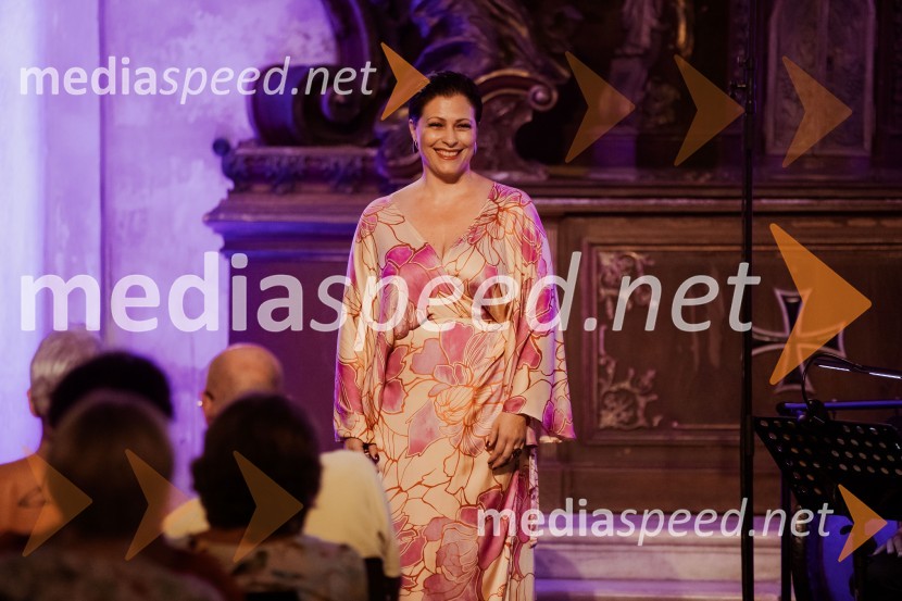  Nuška Drašček, pevkaMarko Hatlak in Nuška Drašček na 72. Ljubljana Festivalu