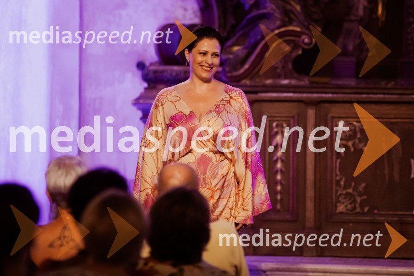  Nuška Drašček, pevkaMarko Hatlak in Nuška Drašček na 72. Ljubljana Festivalu