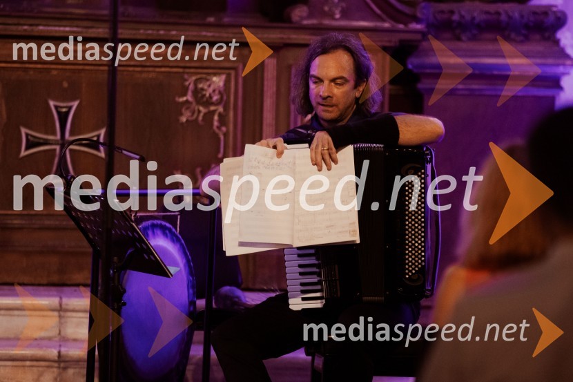  Marko Hatlak, harmonikarMarko Hatlak in Nuška Drašček na 72. Ljubljana Festivalu