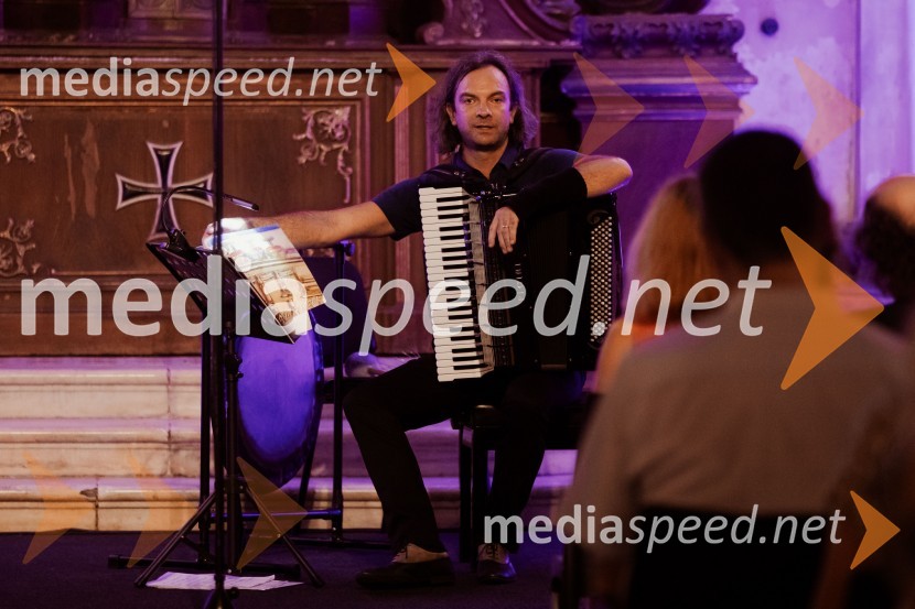  Marko Hatlak, harmonikarMarko Hatlak in Nuška Drašček na 72. Ljubljana Festivalu