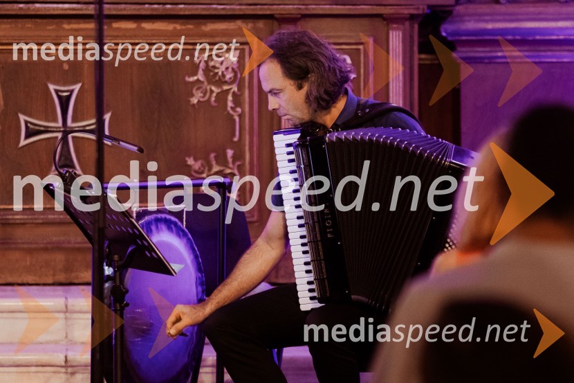  Marko Hatlak, harmonikarMarko Hatlak in Nuška Drašček na 72. Ljubljana Festivalu