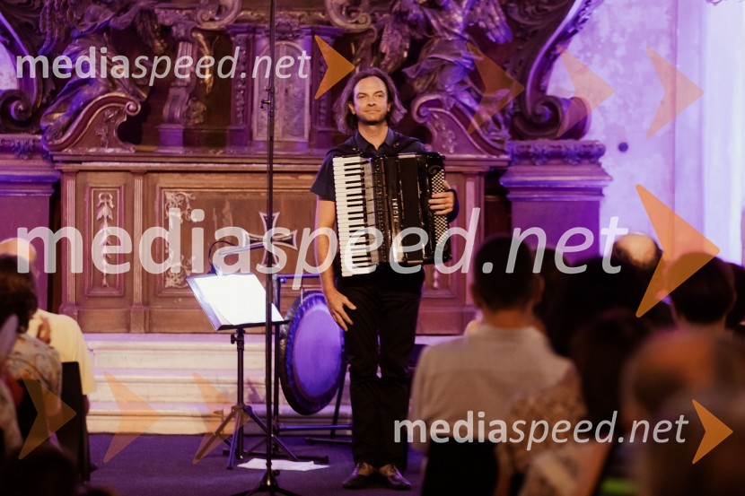  Marko Hatlak, harmonikarMarko Hatlak in Nuška Drašček na 72. Ljubljana Festivalu