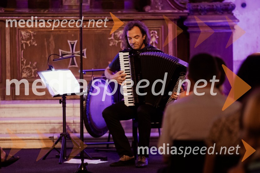  Marko Hatlak, harmonikarMarko Hatlak in Nuška Drašček na 72. Ljubljana Festivalu