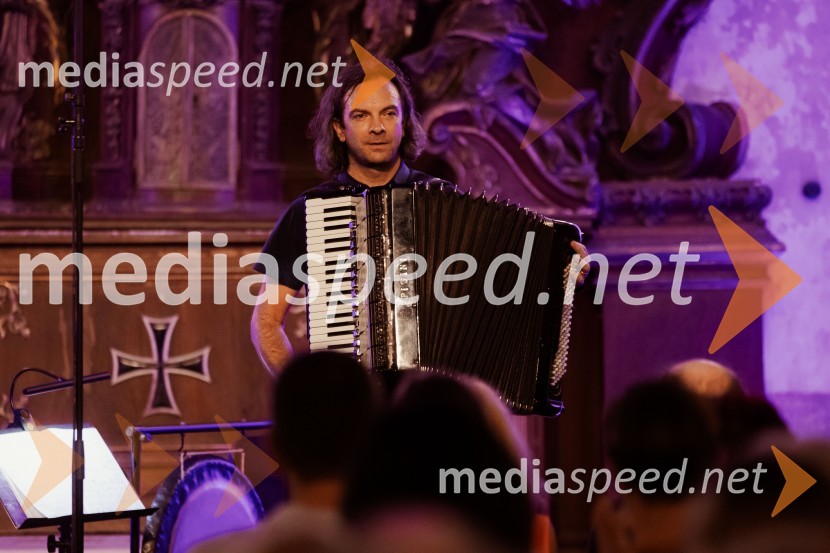  Marko Hatlak, harmonikarMarko Hatlak in Nuška Drašček na 72. Ljubljana Festivalu