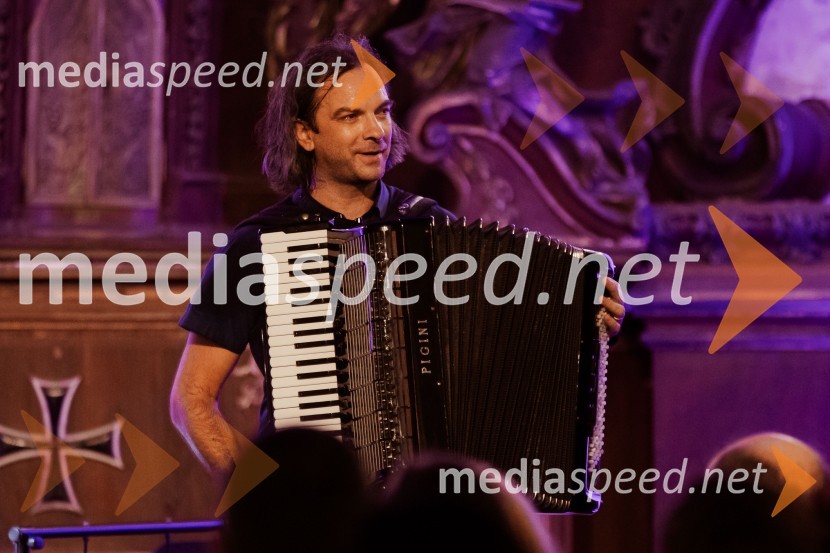  Marko Hatlak, harmonikarMarko Hatlak in Nuška Drašček na 72. Ljubljana Festivalu