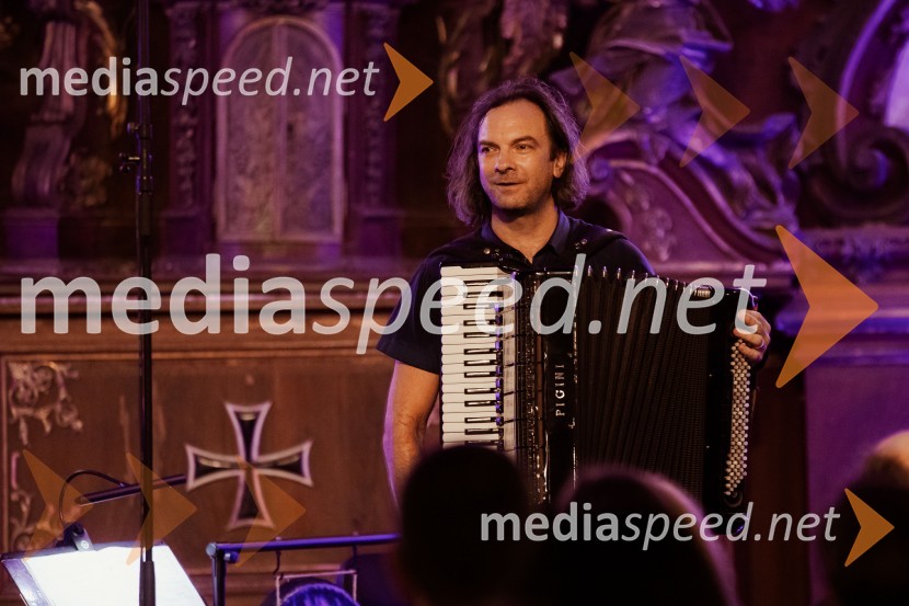  Marko Hatlak, harmonikarMarko Hatlak in Nuška Drašček na 72. Ljubljana Festivalu