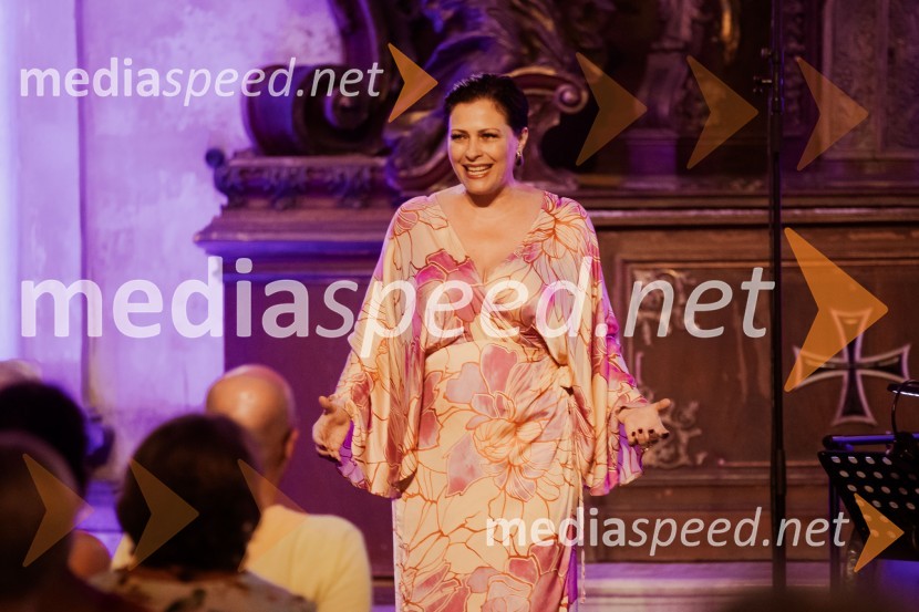  Nuška Drašček, pevkaMarko Hatlak in Nuška Drašček na 72. Ljubljana Festivalu