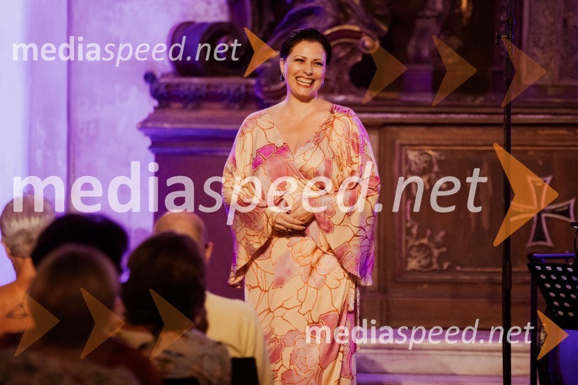  Nuška Drašček, pevkaMarko Hatlak in Nuška Drašček na 72. Ljubljana Festivalu