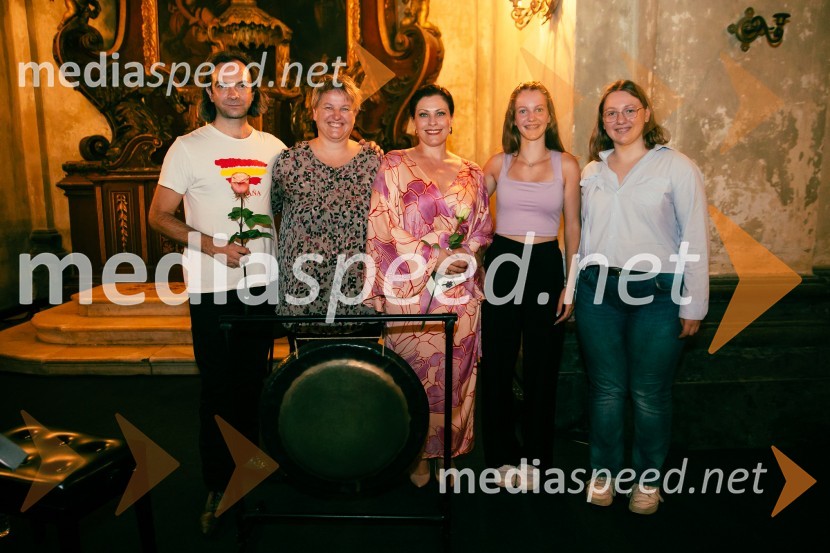  Marko Hatlak, harmonikar;  ... ;  Nuška Drašček, pevka;  ... ;  ... Marko Hatlak in Nuška Drašček na 72. Ljubljana Festivalu