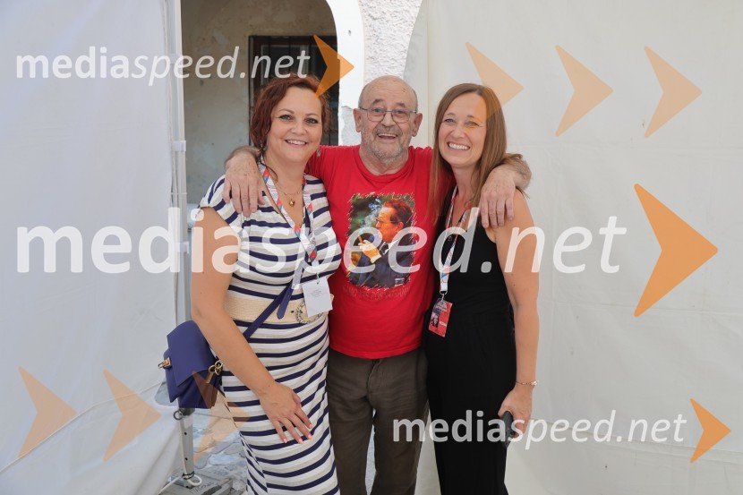  Lucija Smolnik, direktor festivala;  Vlado Novak, igralec;  ... Vlado Novak: Gajaš, arestant, Letni oder Ruše