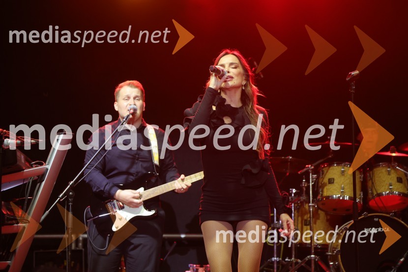  ... ;  Severina Vučković, pevkaSeverina navdušila na festivalu Letni oder Ruše