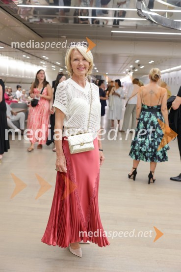  Nevenka Črešnar Pergar, lastnica in direktorica podjetja NP ConsultingGala večer svetovnih baletnih zvezd na Ljubljana Festivalu