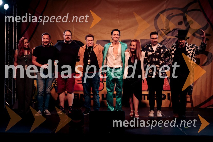  Maja Monrue, pisateljica in producentka;  Robert Goter, harmonikar;  Sašo Stare, stand up komik, voditelj;  Uroš Kuzman, stand up komik;  Domen Valič, igralec;  Tanja Kocman, stand up komičarka;  Alen Mastnak, stand up komik;  Andrej  Težak-Tešky, stand-up komik, manager, producent, tekač na dolge proge in dobrodelnež17. Panč festival, 1.dan