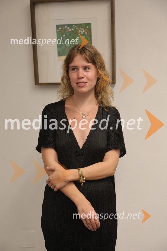  Alja Horvat, oblikovalka in ilustratorka Odprtje nove razstave ilustratorke Alje Horvat