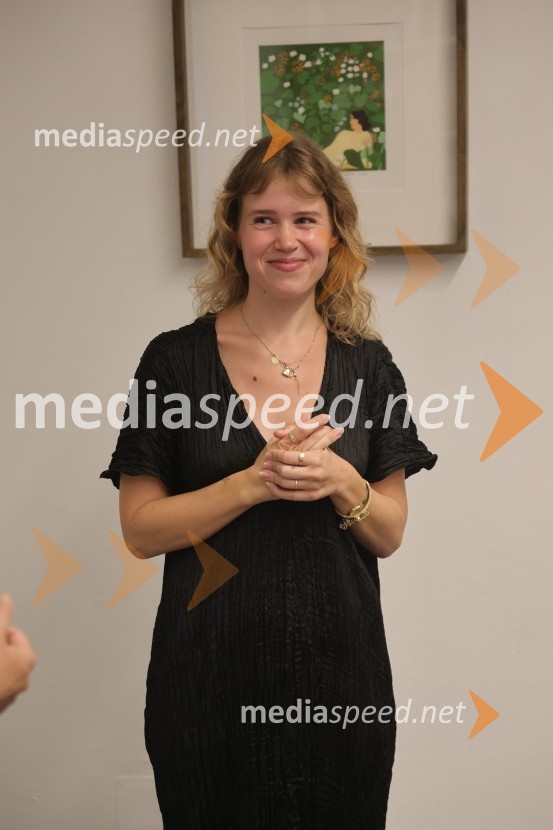  Alja Horvat, oblikovalka in ilustratorka Odprtje nove razstave ilustratorke Alje Horvat