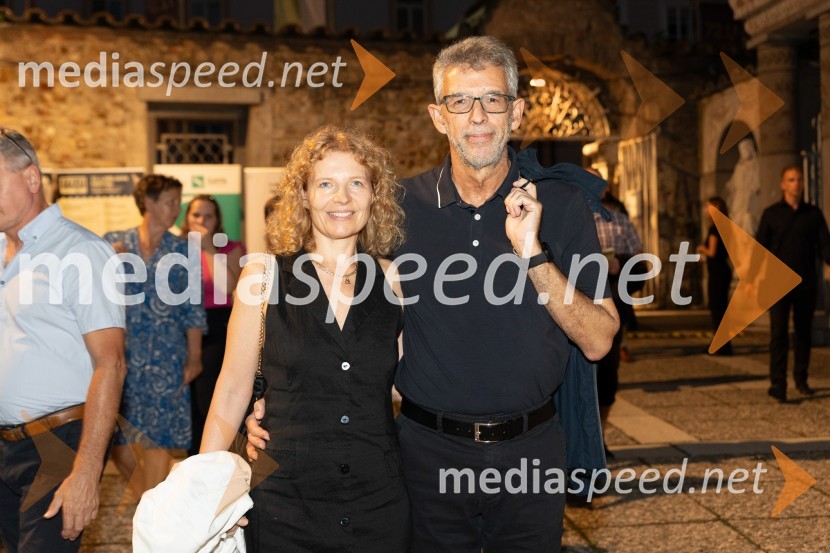 mag. Tadeja Kuhar, predstavnica Državne revizijske komisije za odnose z javnostmi;  Andrej  Kren, direktor PC BrdoOto Pestner & Moje dame na 72. Ljubljana Festivalu