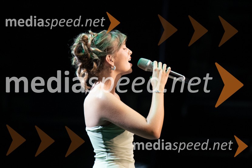  Saša Lešnjek, pevka, igralkaOto Pestner & Moje dame na 72. Ljubljana Festivalu