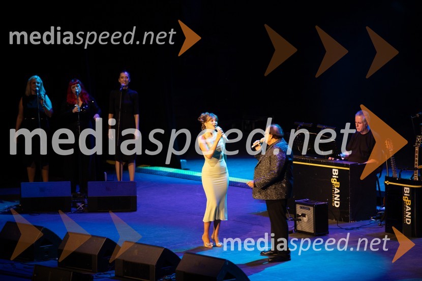  Saša Lešnjek, pevka, igralka;  Oto Pestner, pevecOto Pestner & Moje dame na 72. Ljubljana Festivalu