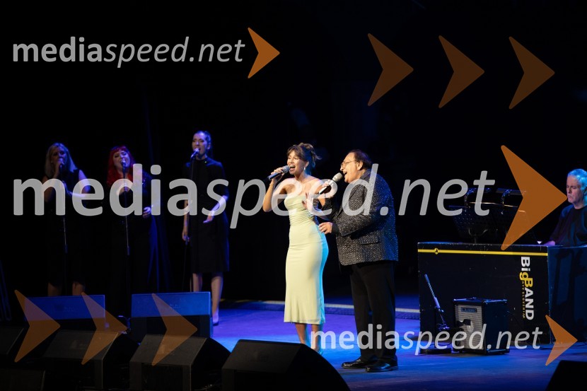  Saša Lešnjek, pevka, igralka;  Oto Pestner, pevecOto Pestner & Moje dame na 72. Ljubljana Festivalu